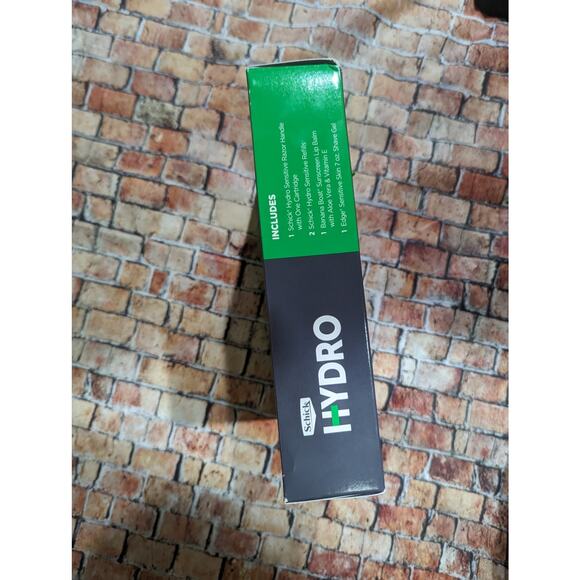 Schick Hydro Razor Set; Razor Edge Shave Gel & Banana Boat Lip Balm - Picture 3 of 4